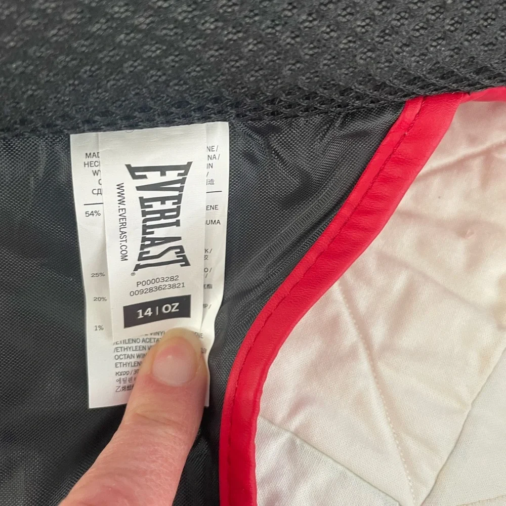 Everlast Red Training Boxing Gloves with Black Accents - Picture 4 of 6